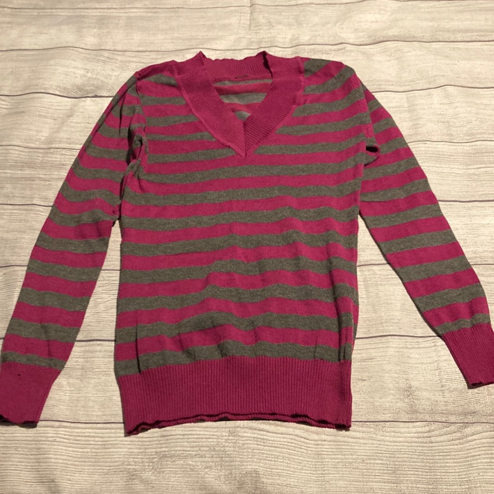 Juniors L Pink & Gray Sweater